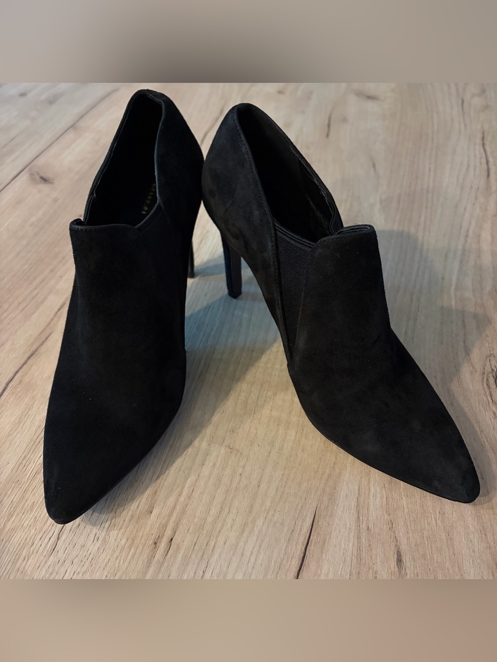 COLE HAAN GRAND. OS SUEDE POINTED TOE SHOOTIE HEELS WOMENS SIZE 7